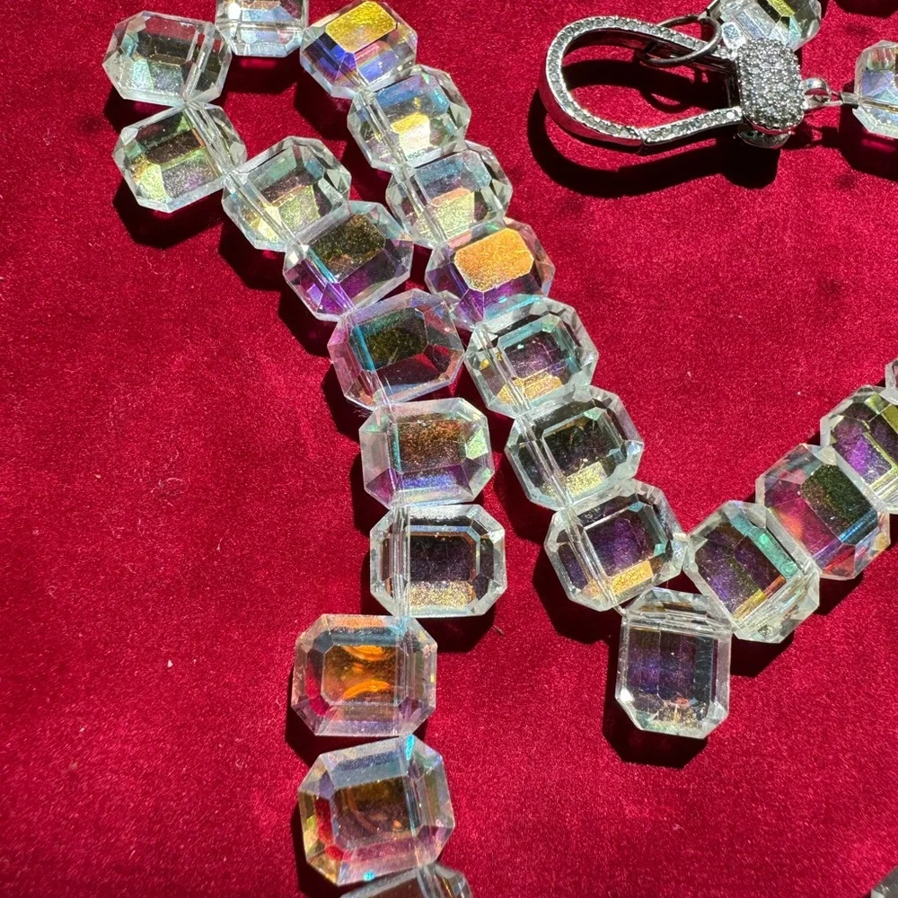 Stunning Aurora Borealis style necklace
